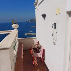 Maison d'hôtes La Stanza Sul Porto Di Piccina Piccina Con Bagno Privato E Terrazzino Vista Mare, Amalfi